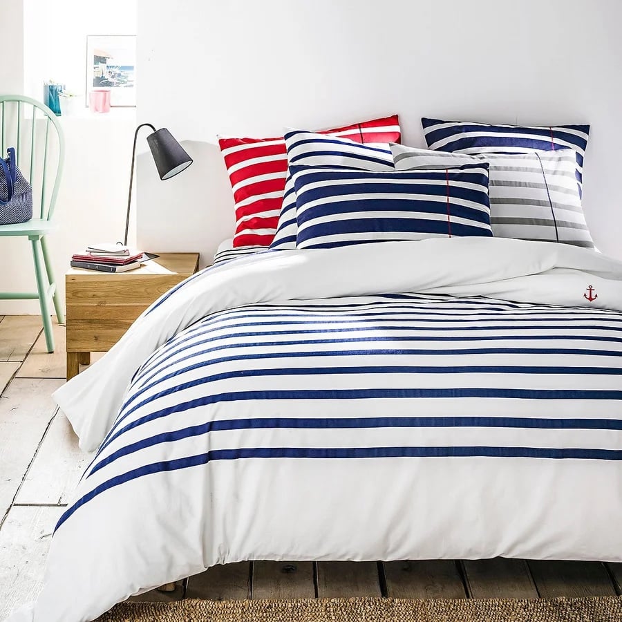 deco maison chambre drap bleu blanc rouge effet marin sol rustique