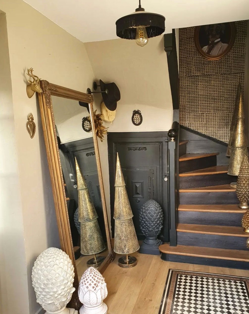 hall entree deco noel sapin dore miroir retro tapis damier