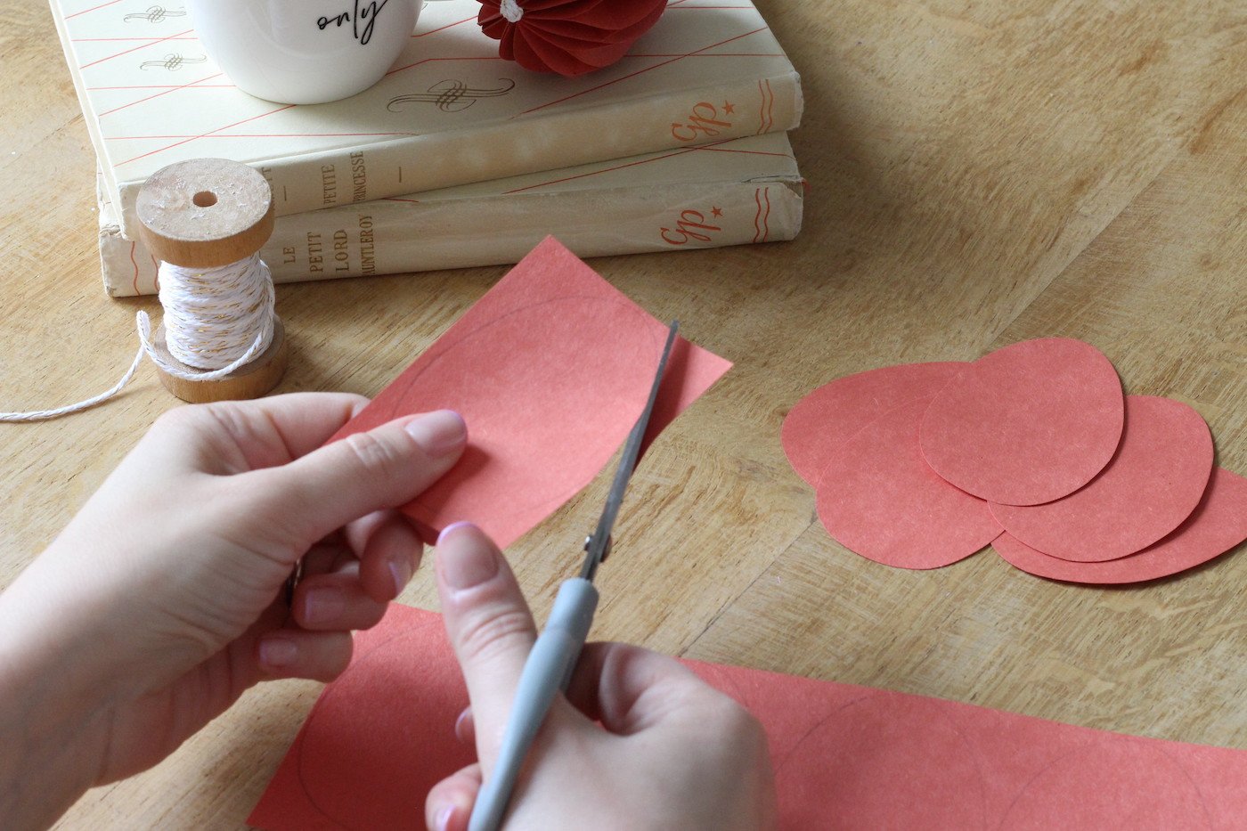 idée déco fleur papier centre table mariage diy