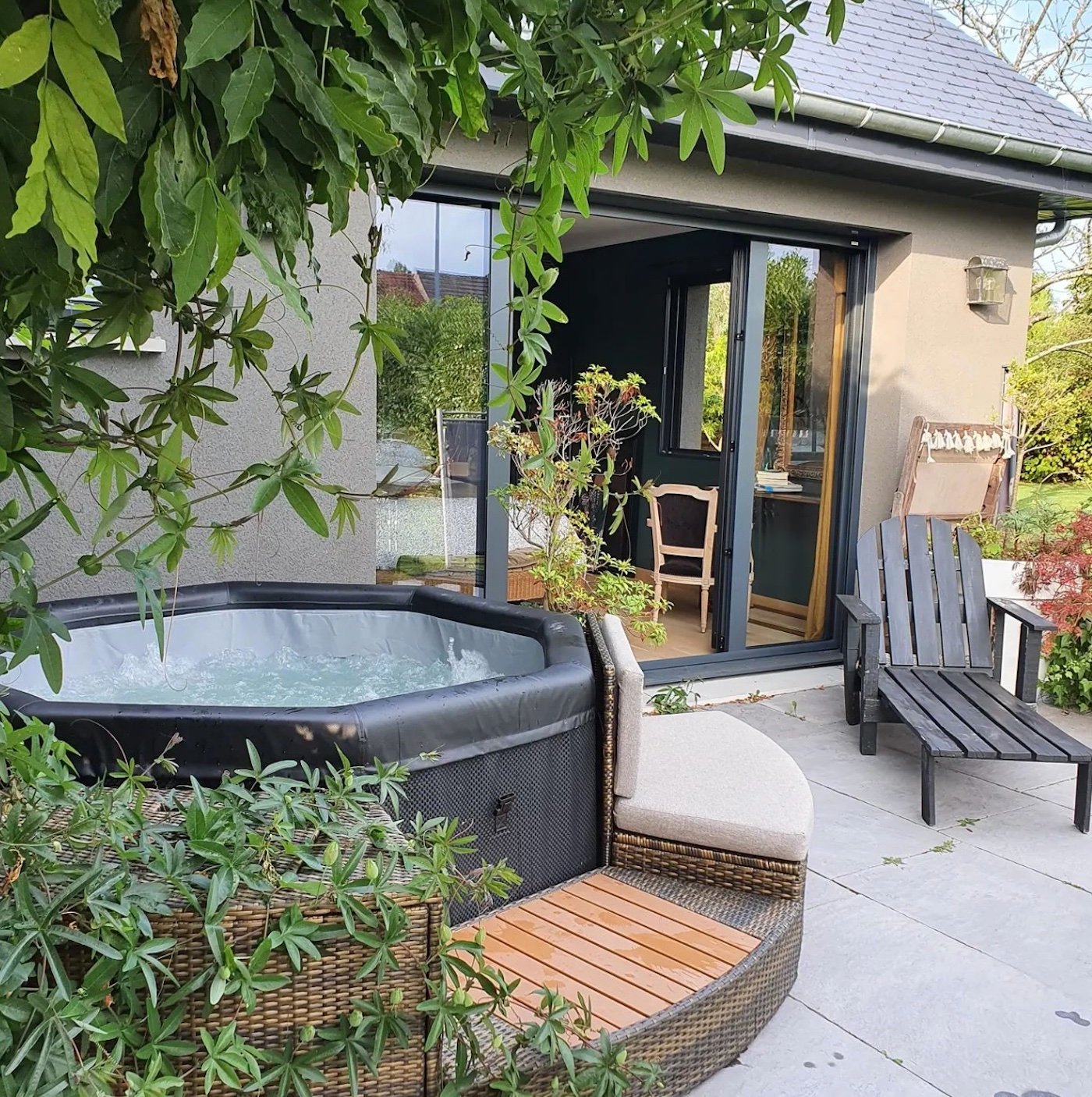 jardin terrasse jaccuzzi rond deco exterieure