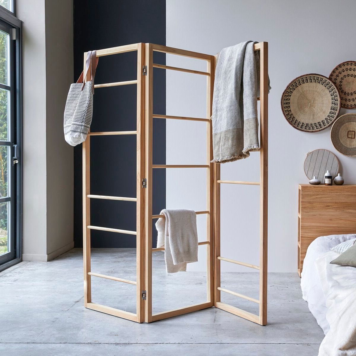 paravent façon porte-serviette manteau pour suite parentale boisparavent façon porte-serviette manteau pour suite parentale bois