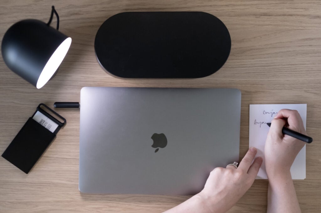 accessoire bureau Lexon design noir mat porte carte