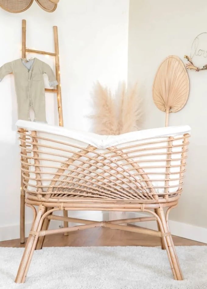 berceau rotin naturel deco rustique tapis blanc nouveau né