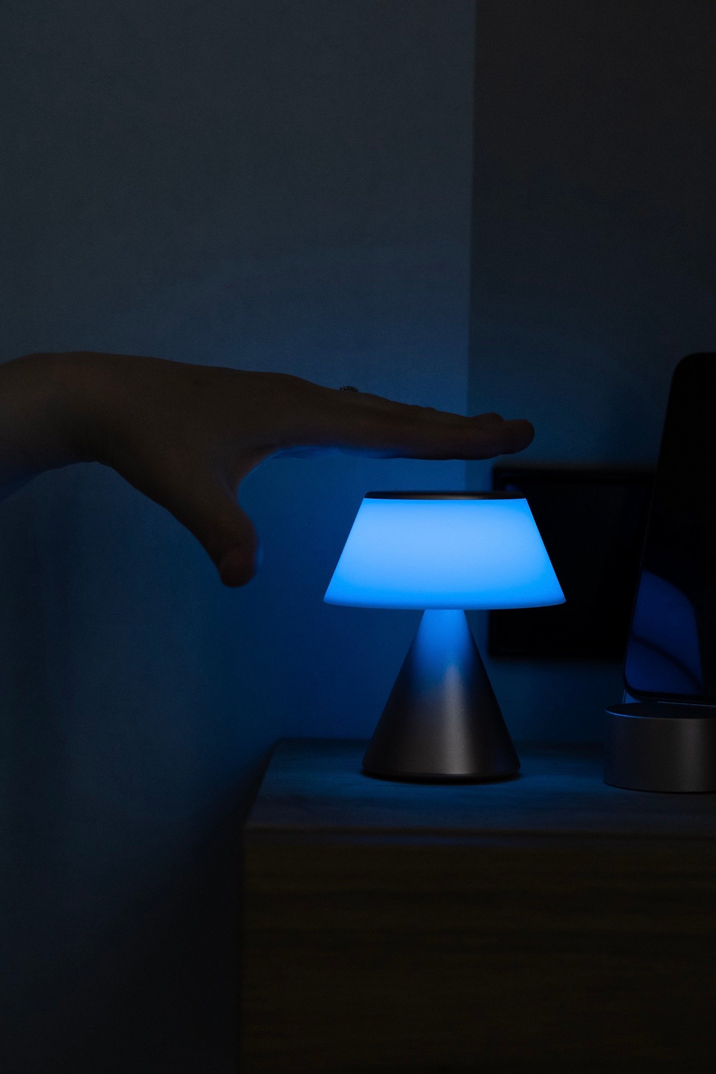 mini lampe chevet change couleur Lexon