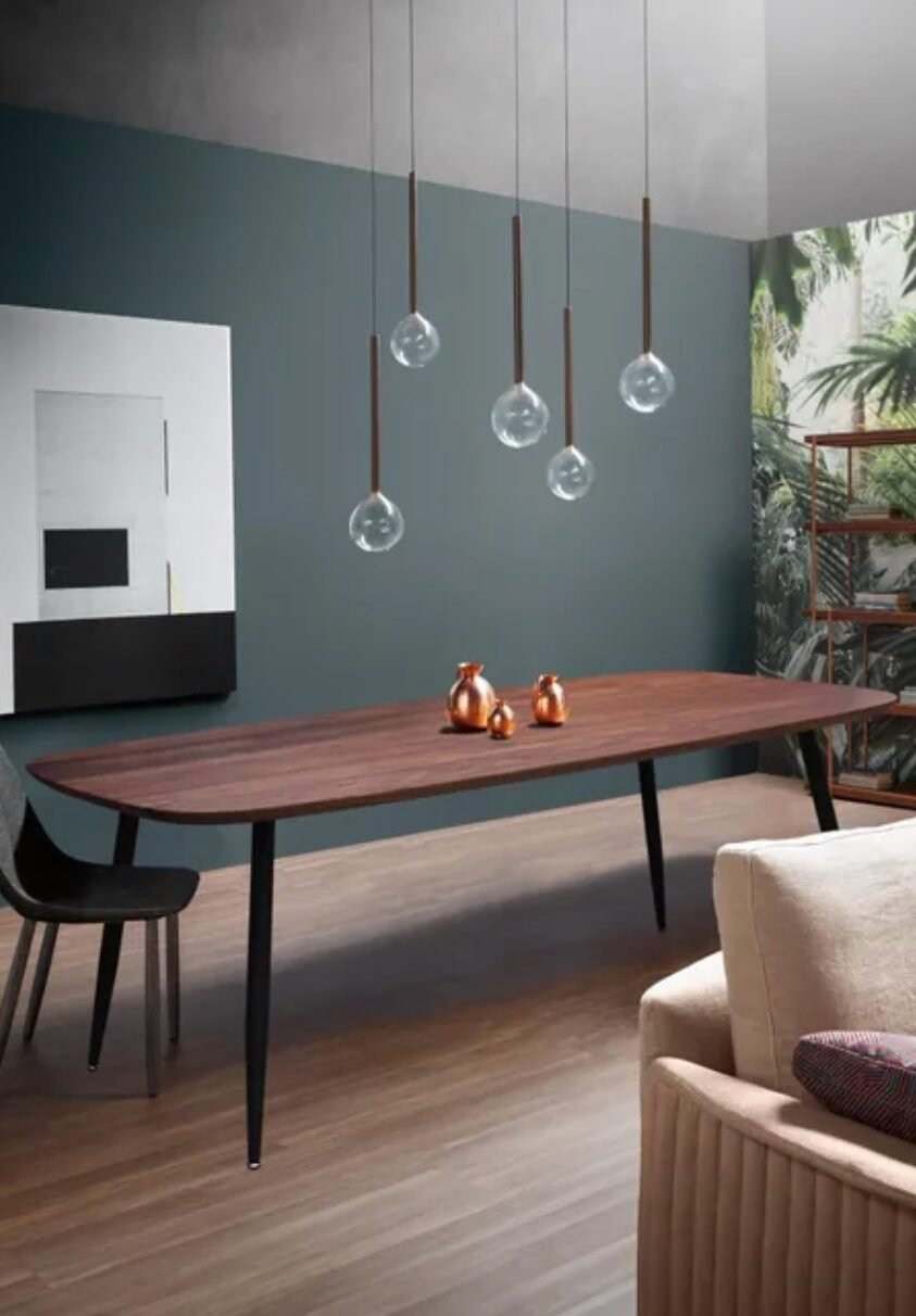 table rectangulaire salon mur vert foncé gris canard