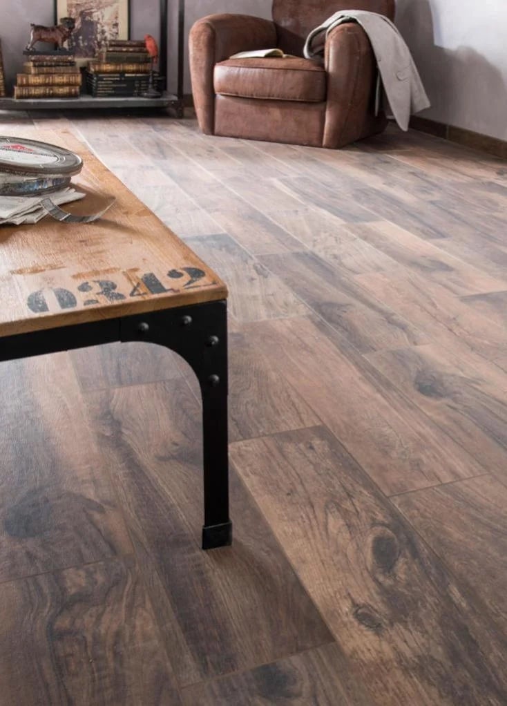 bois noyer marron planche sol salon interieur