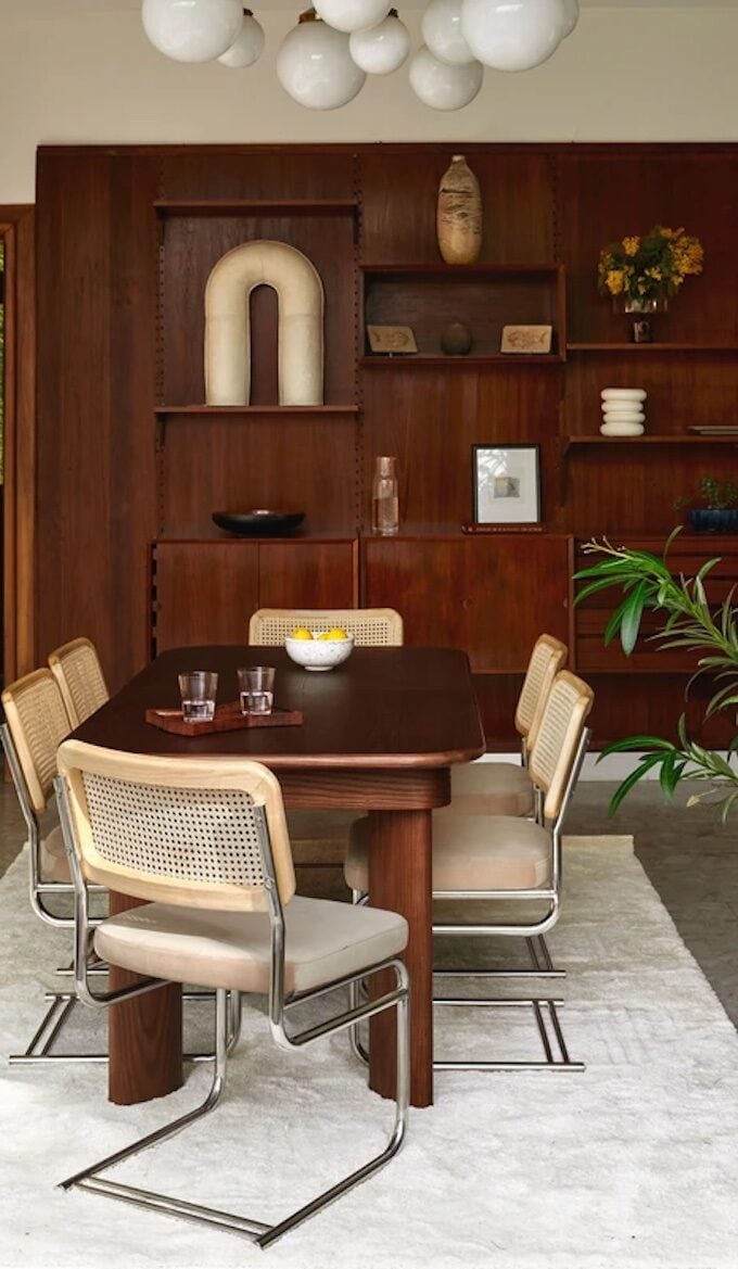 table a manger bois rectangle chaise cannage tapis deco salon