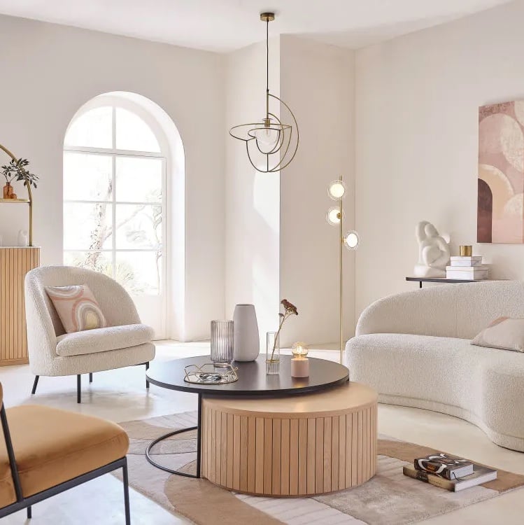 table basse bois salon cosy blanc beige canape arrondie