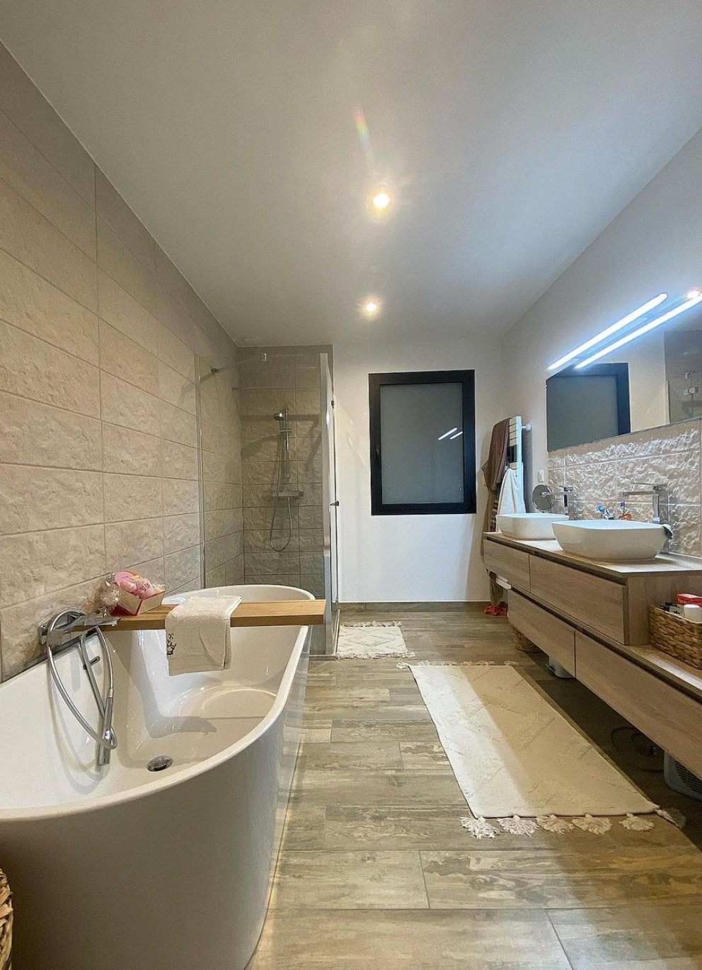 salle de bain douche vitre double vasque deco lumineuse