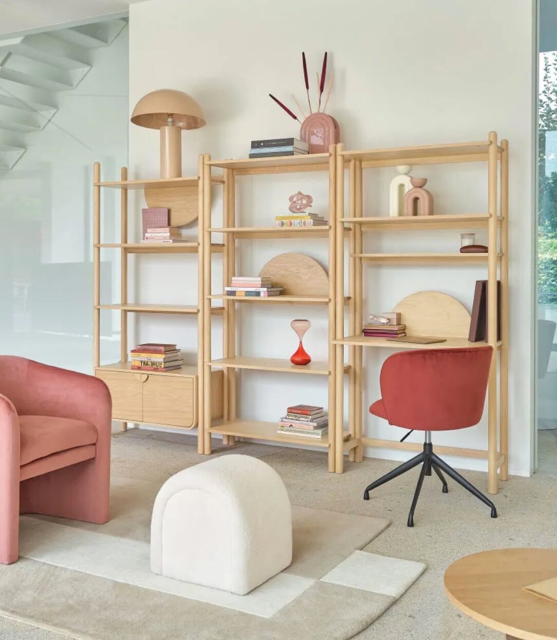 salon lumineux contemporain design lampe rose tapis