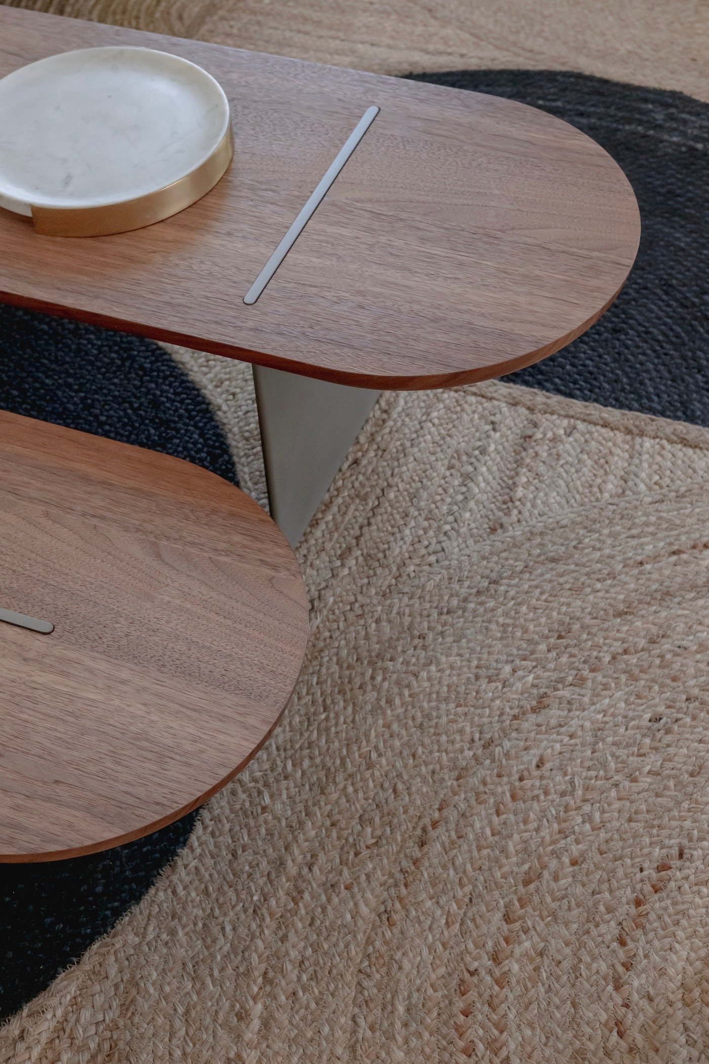 tapis graphique noir naturel jute motif demi-cercle