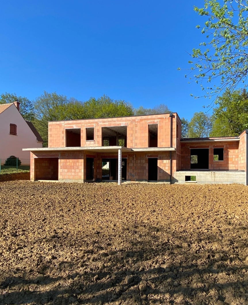 travaux maison architecte exterieur terrain jardin spacieux