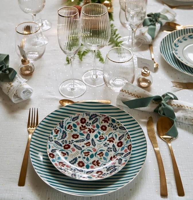 art de table francais champetre printanier assiette ronde vert fleurie