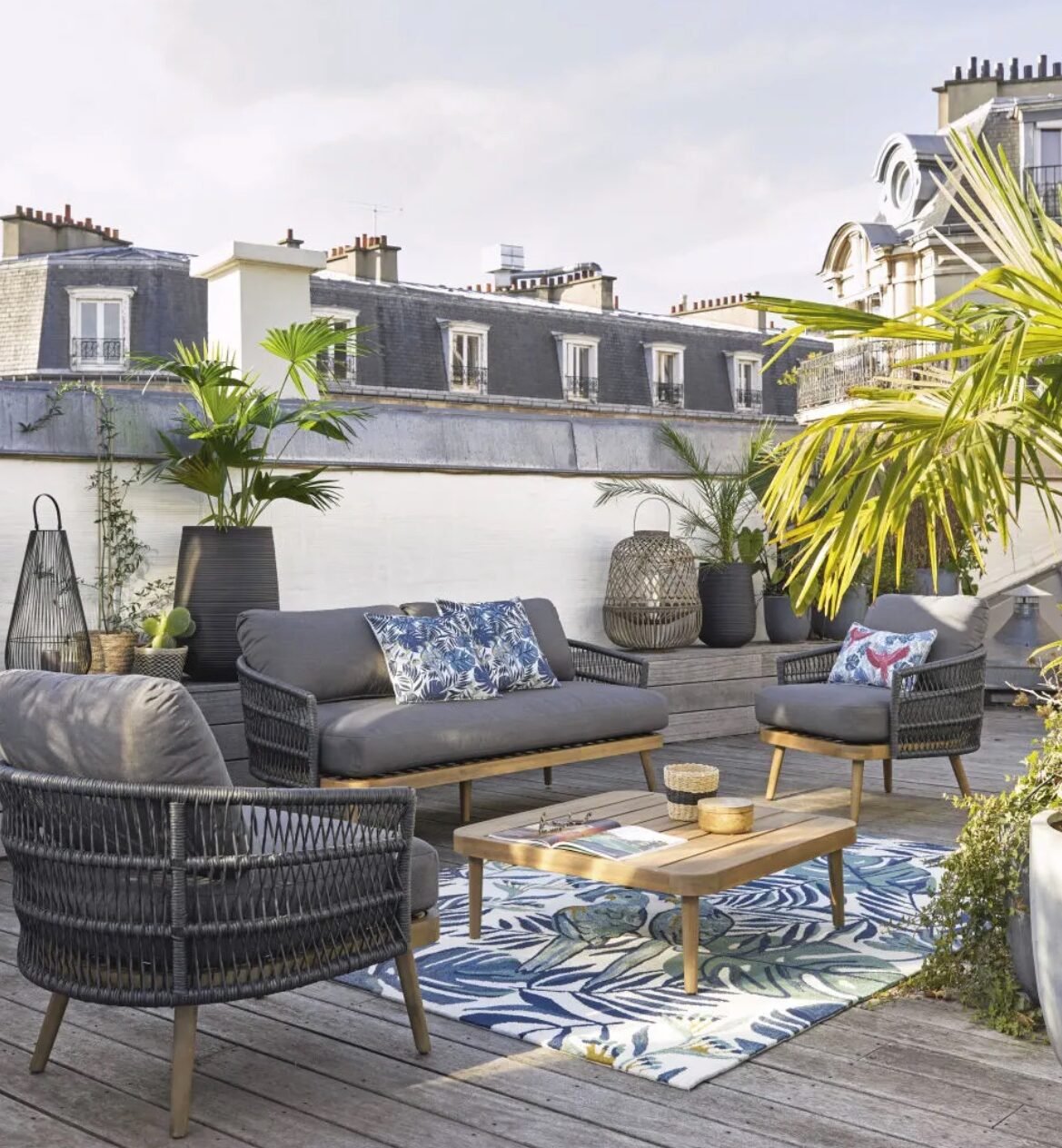 deco amenagement jardin terrasse tapis bleu tropicale