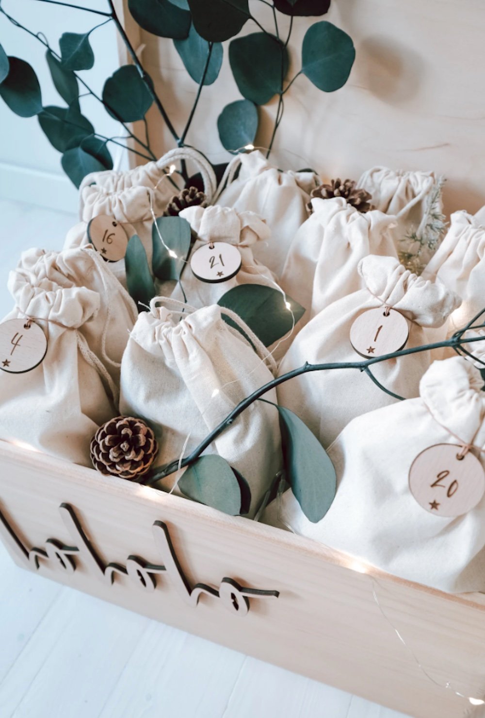 sachet deco cadeau blanc feuille verte