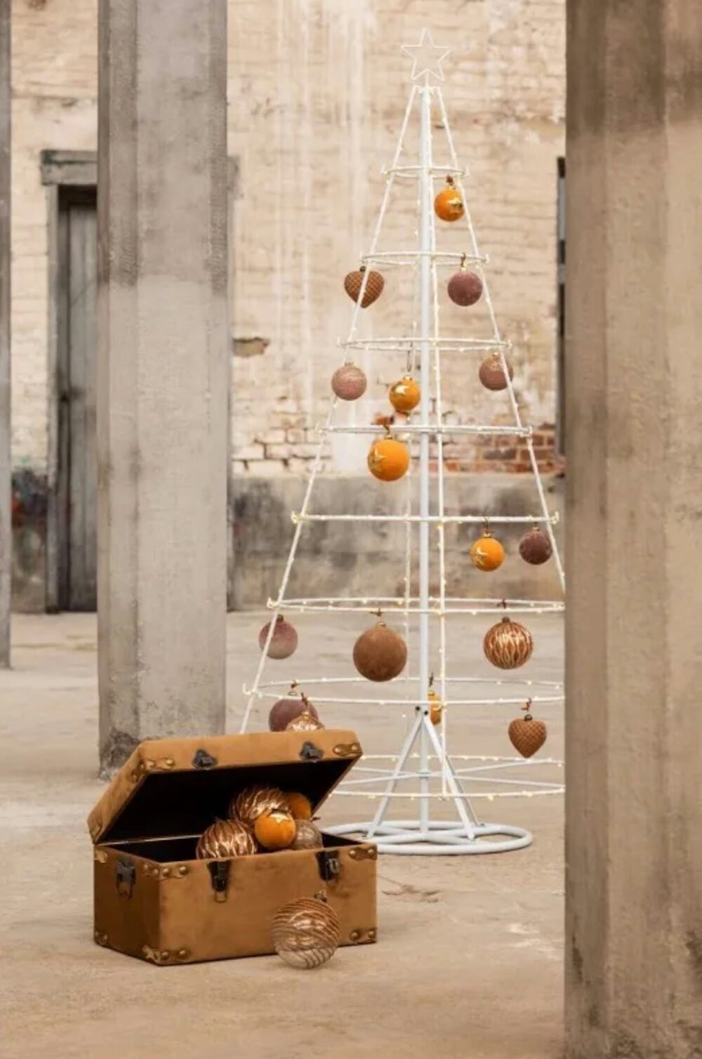 sapin metal blanc deco accessoire marron