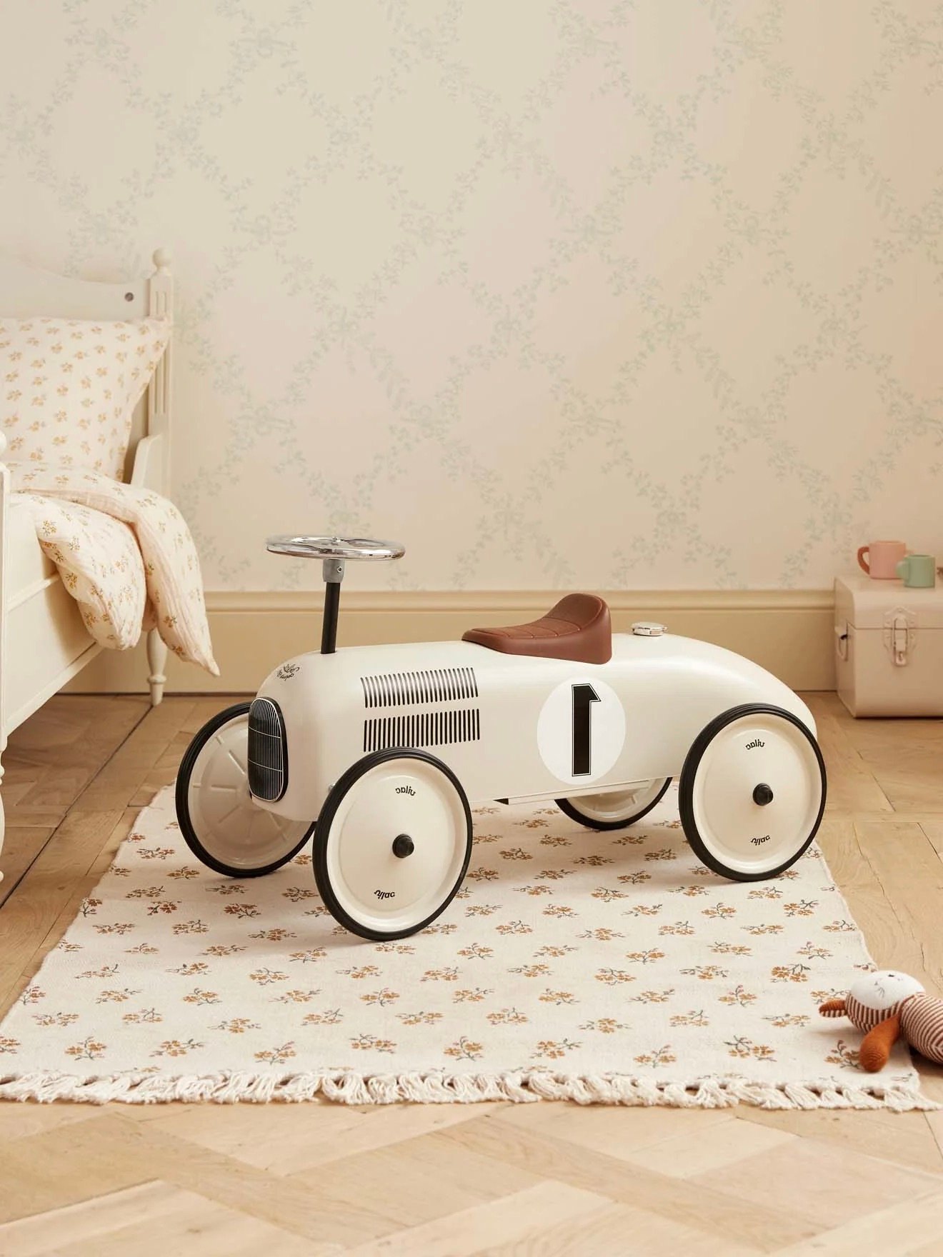 premier trotteur rétro voiture enfant design