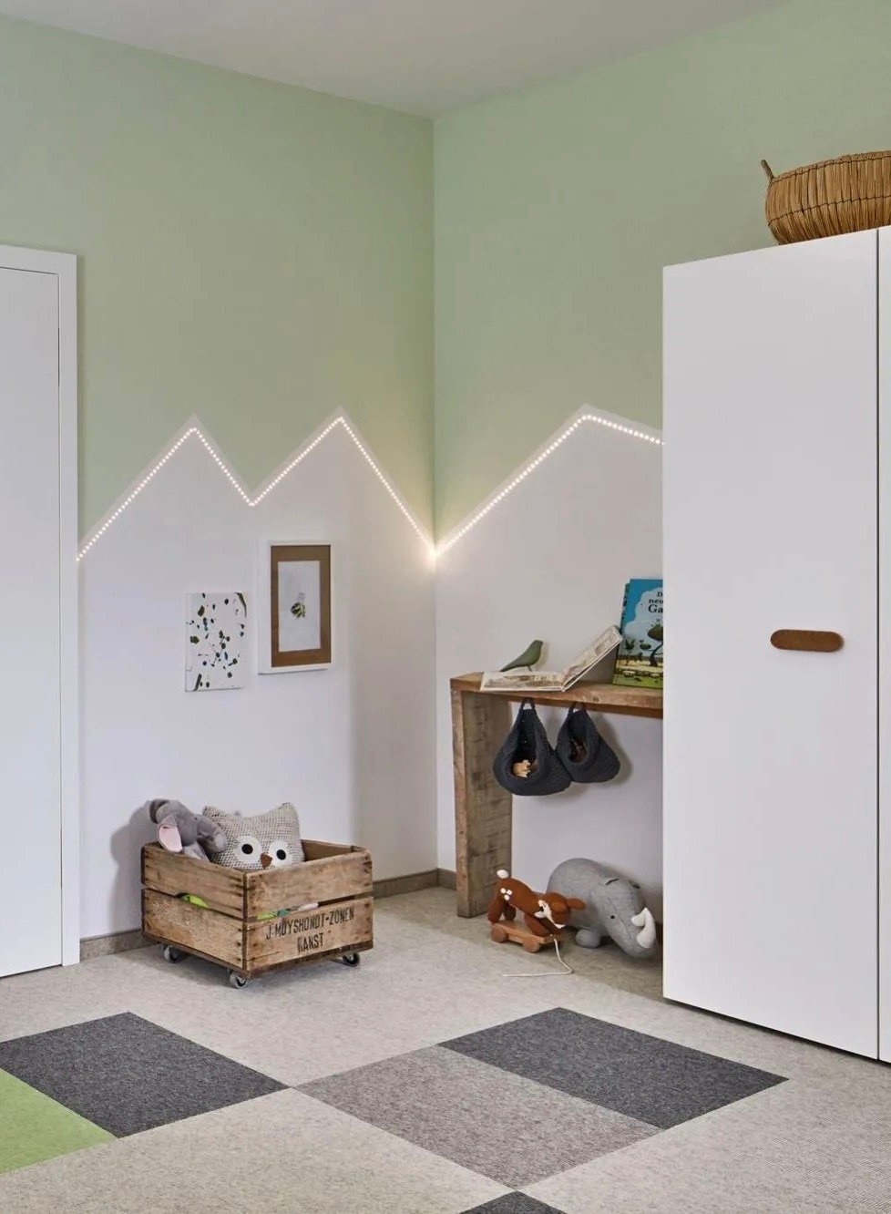 ruban led chambre enfant déco murale montagne
