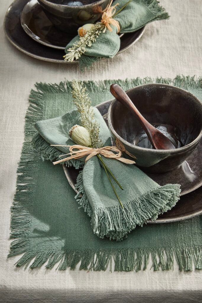 set de table rectangle fluide vert franges