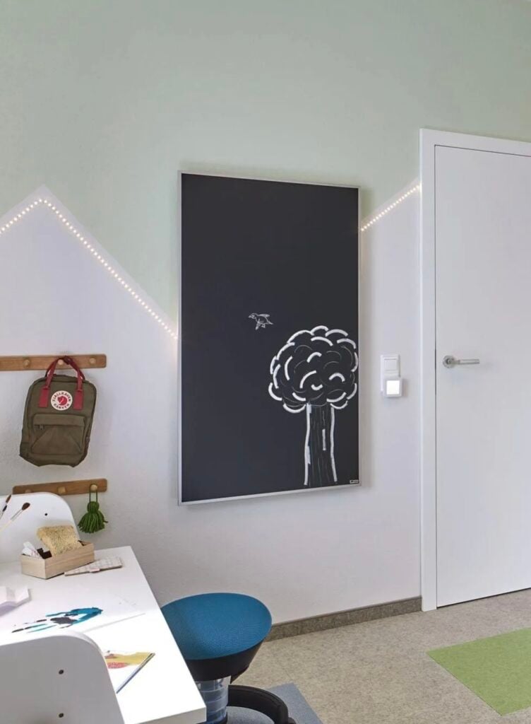 tableau noir chambre écolier mur vert pâle