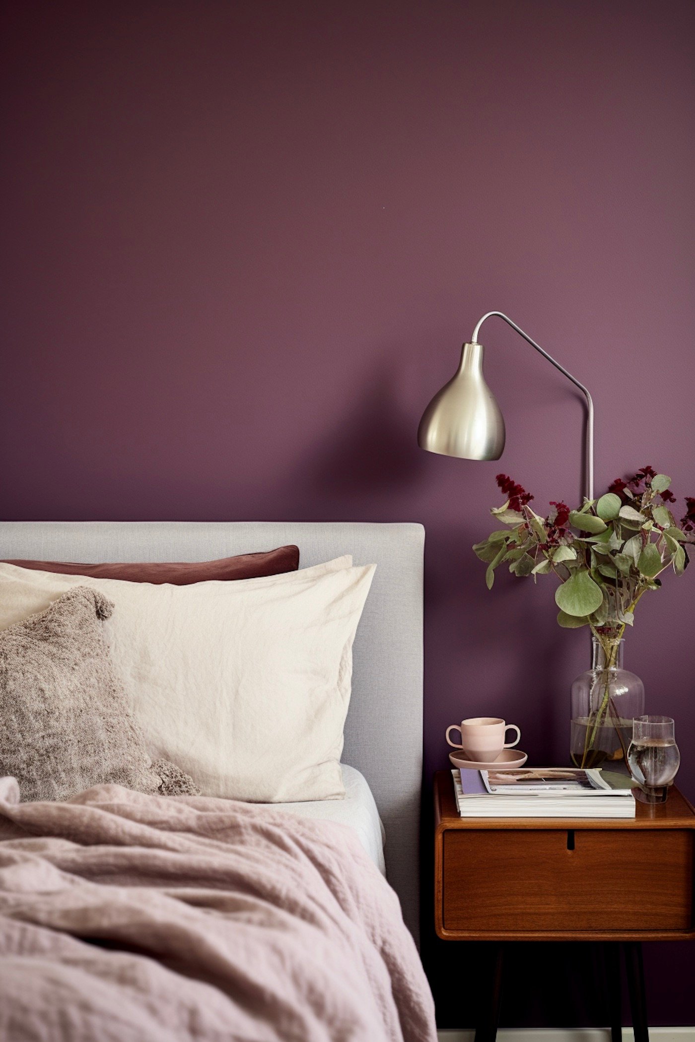 chambre mur pourpre décoration beige raffinée