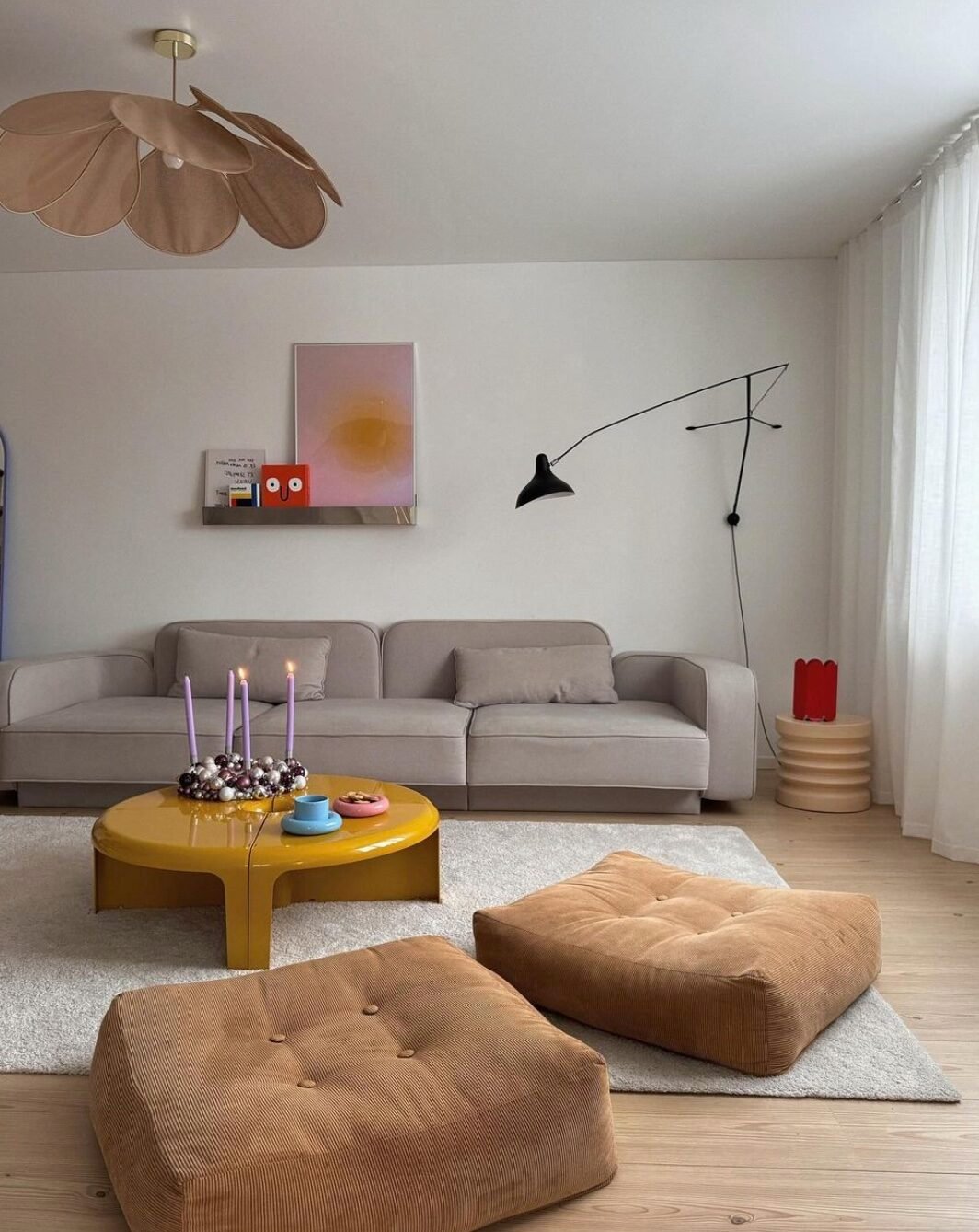 deco epuree moderne salon pouf carre marron tapis beige