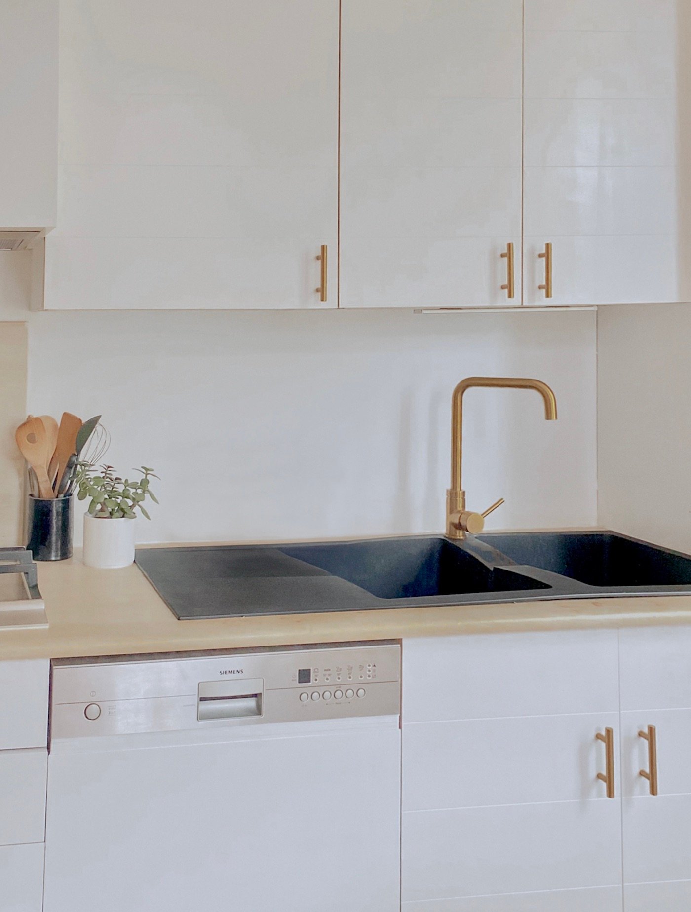 peindre vieux placard meuble cuisine blanc doré