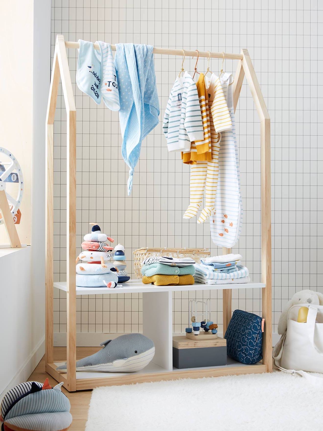 penderie ouverte chambre bébé enfant armoire cabane