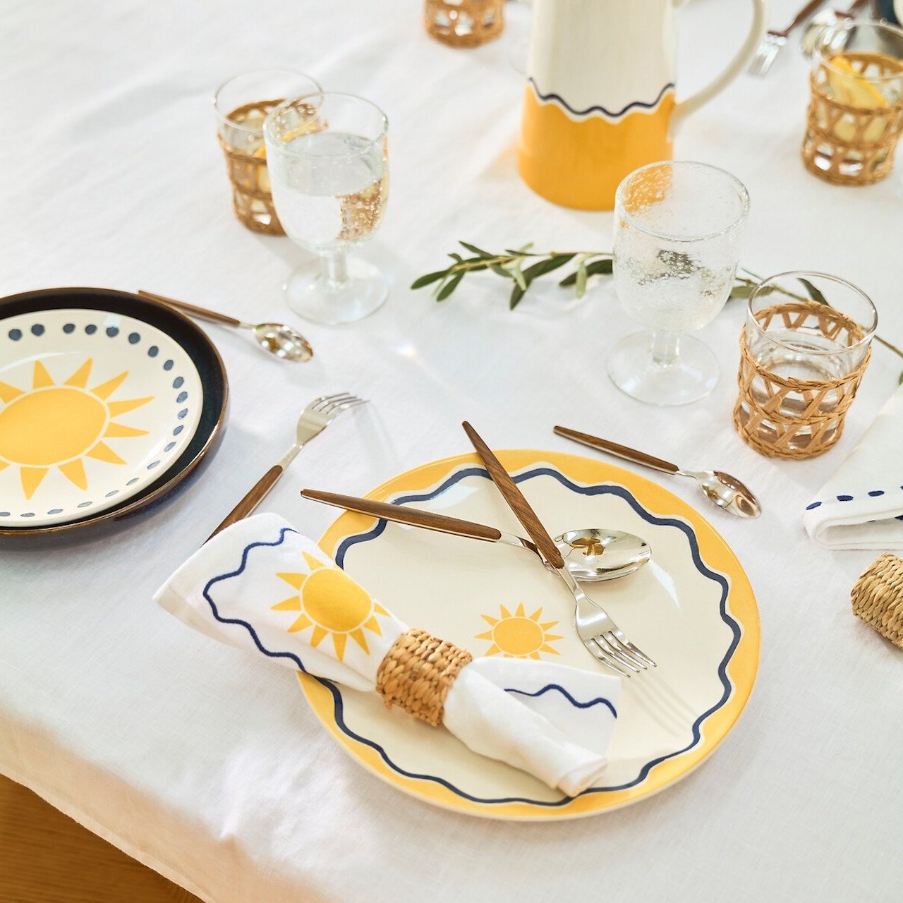 assiette artisanat soleil bleu jaune table été