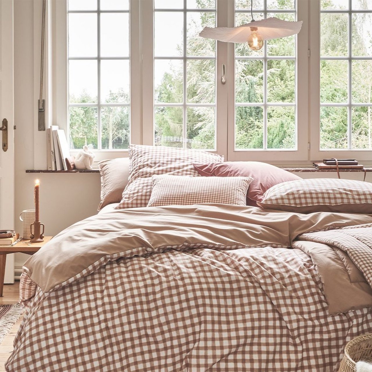 chambre nuance beige rose déco petits carreaux