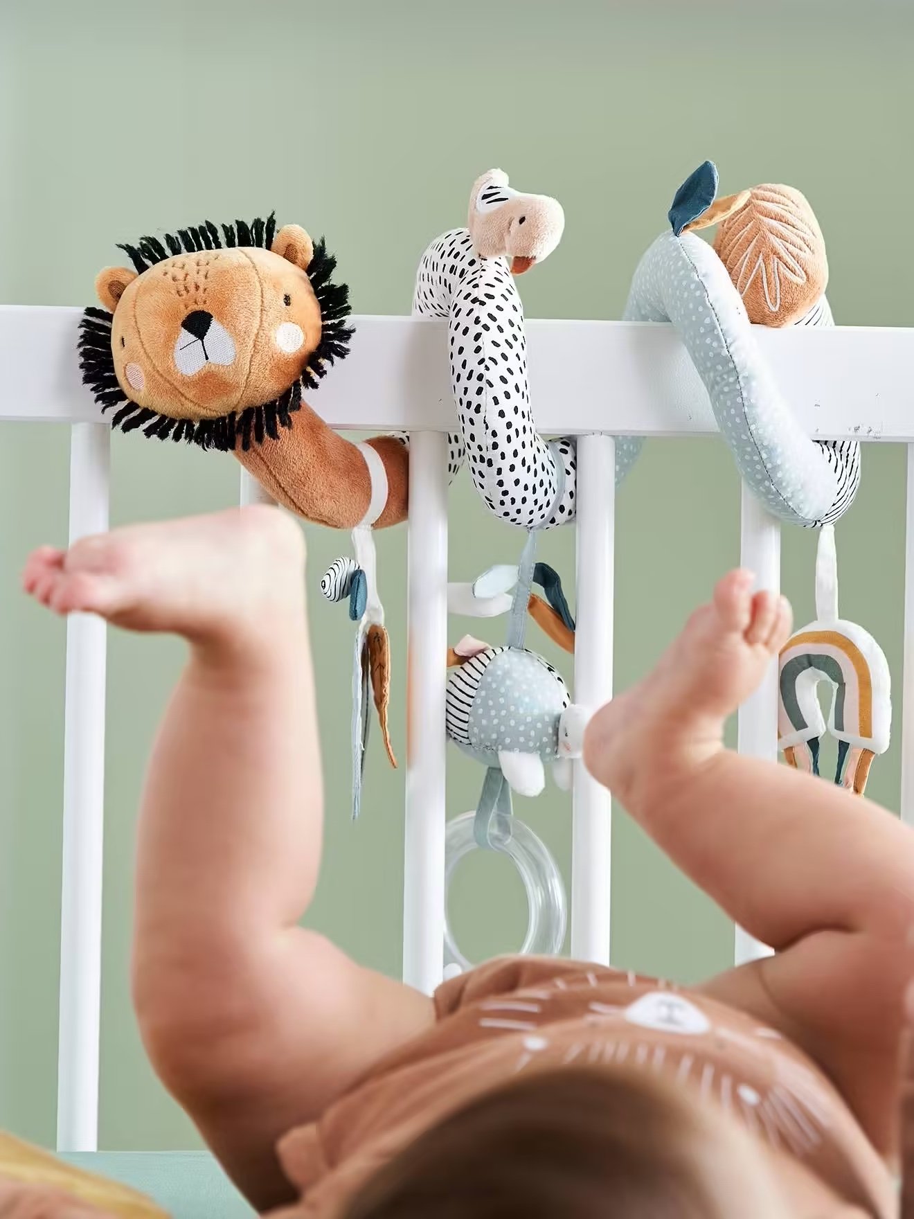 déco chambre bébé vert sauge mur peinture