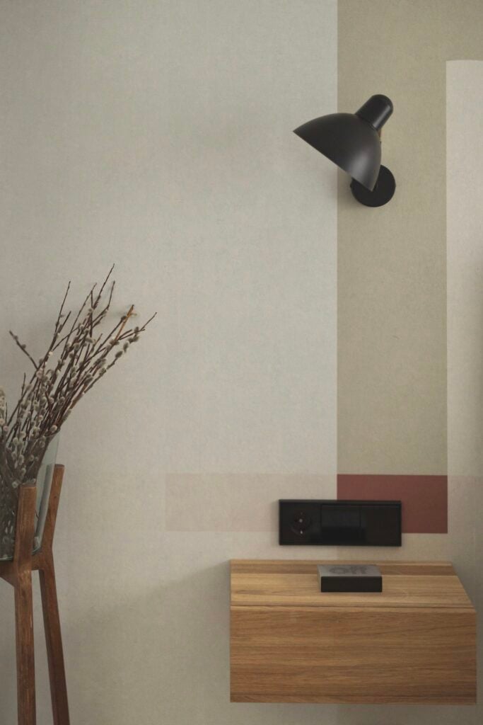 décoration beige terracotta table chevet bois suspendue tiroir