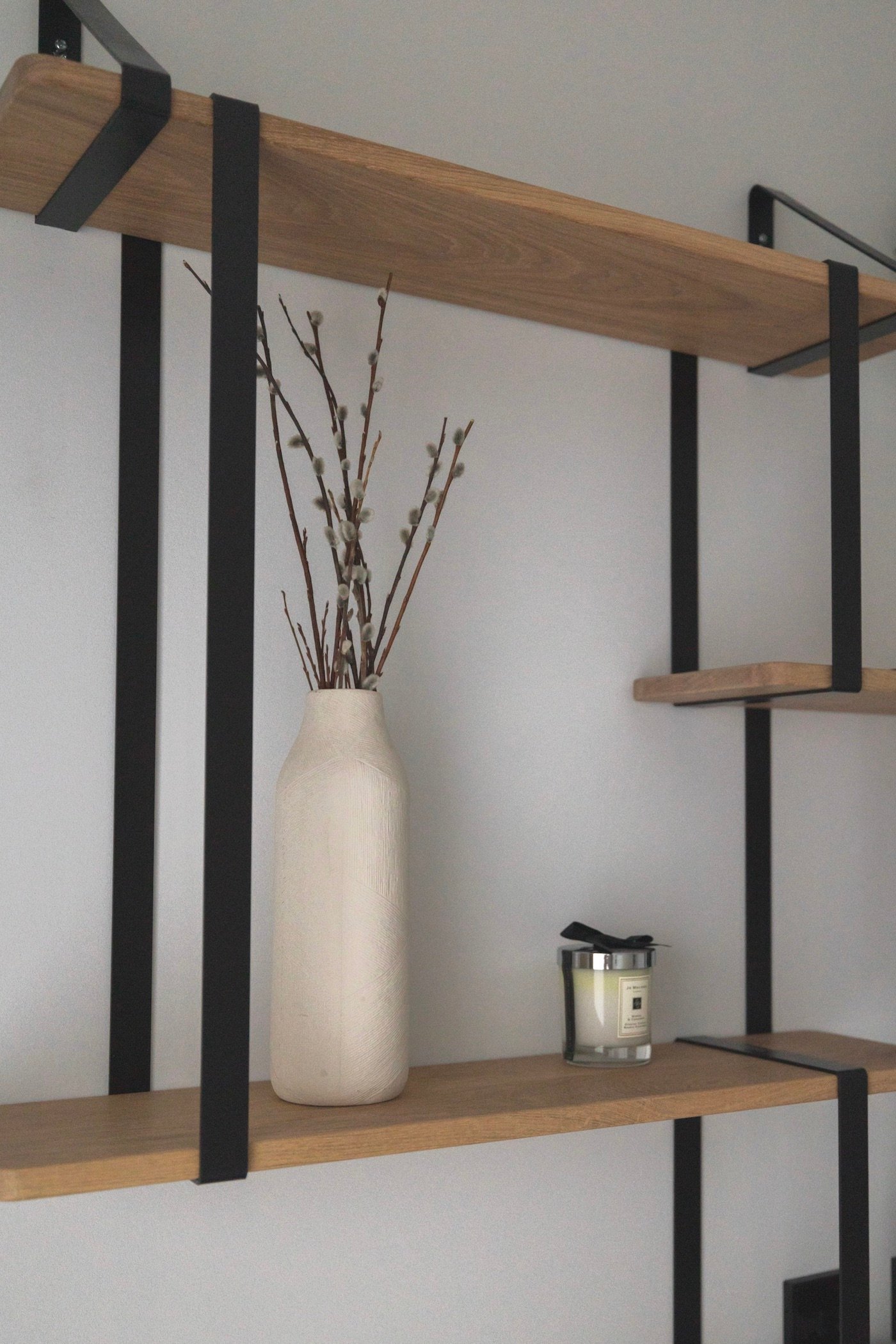 décoration chambre beige taupe bois étagère