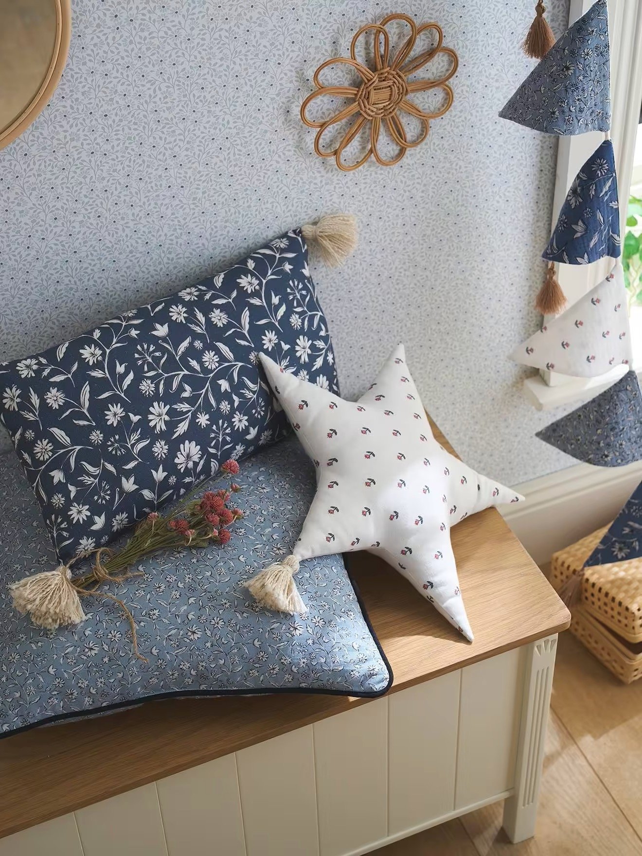 coussin étoile tissu Liberty bleu fleur