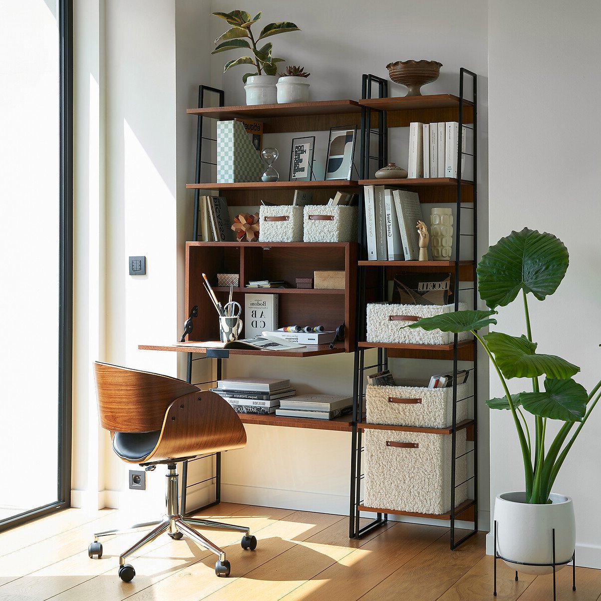 espace bureau vertical design bois foncé