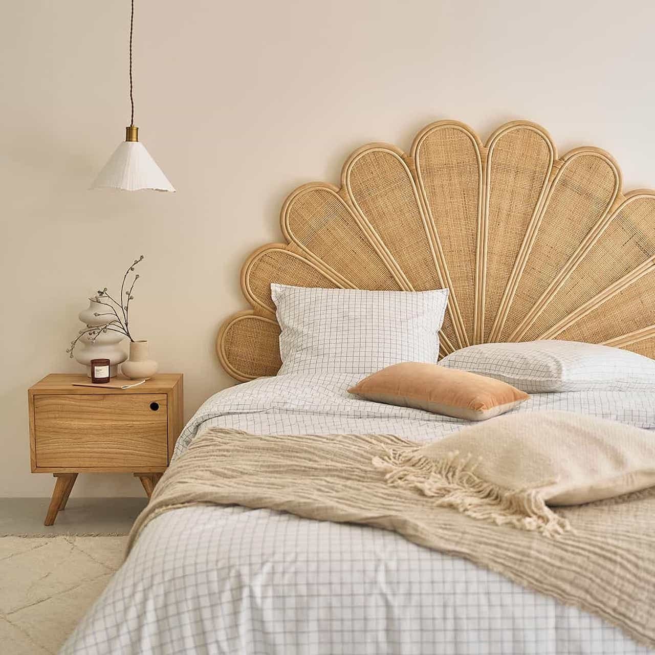 tête de lit fleurs soleil rotin chambre déco Bali