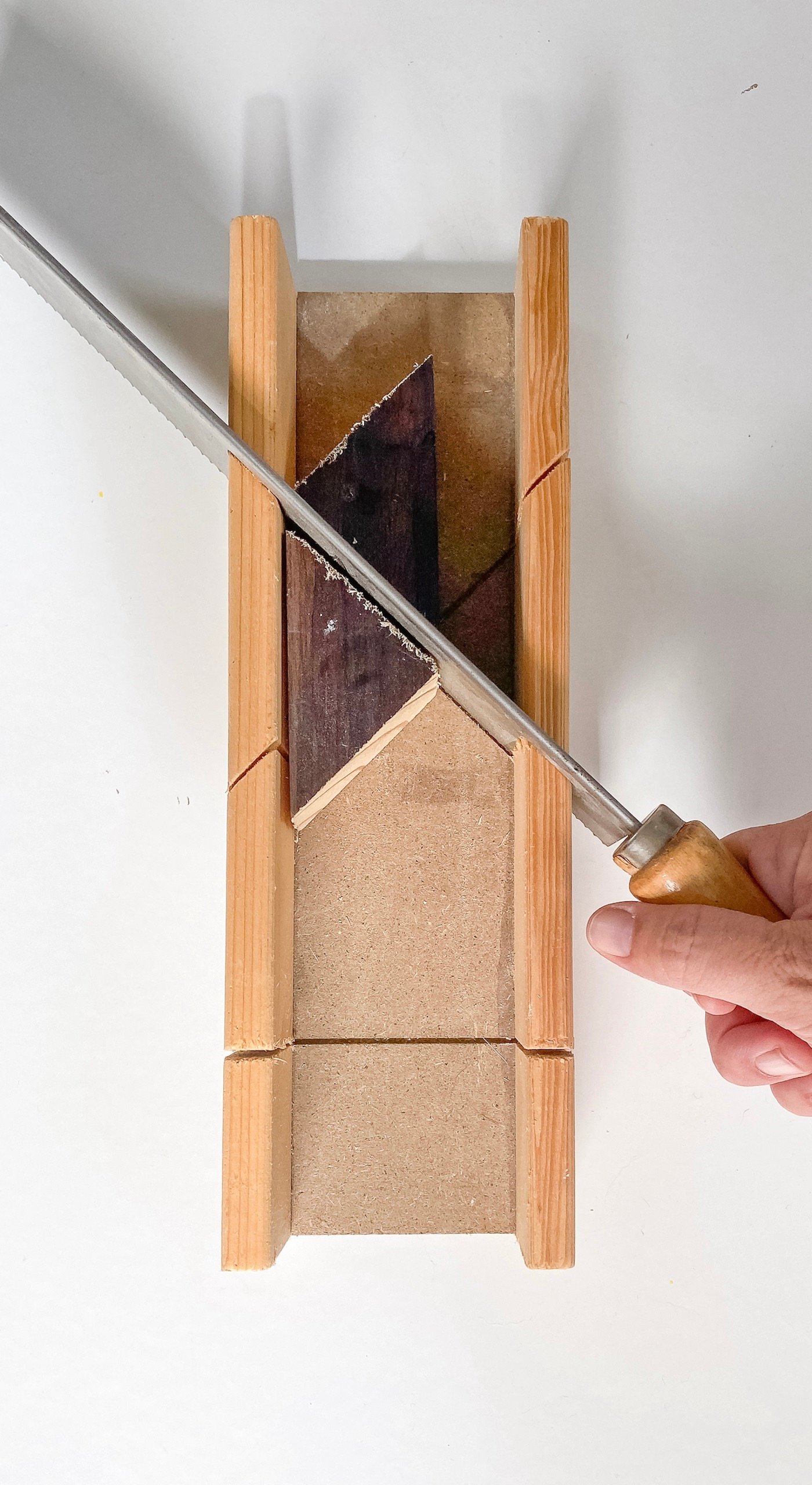 découper triangle angle bois pyramide