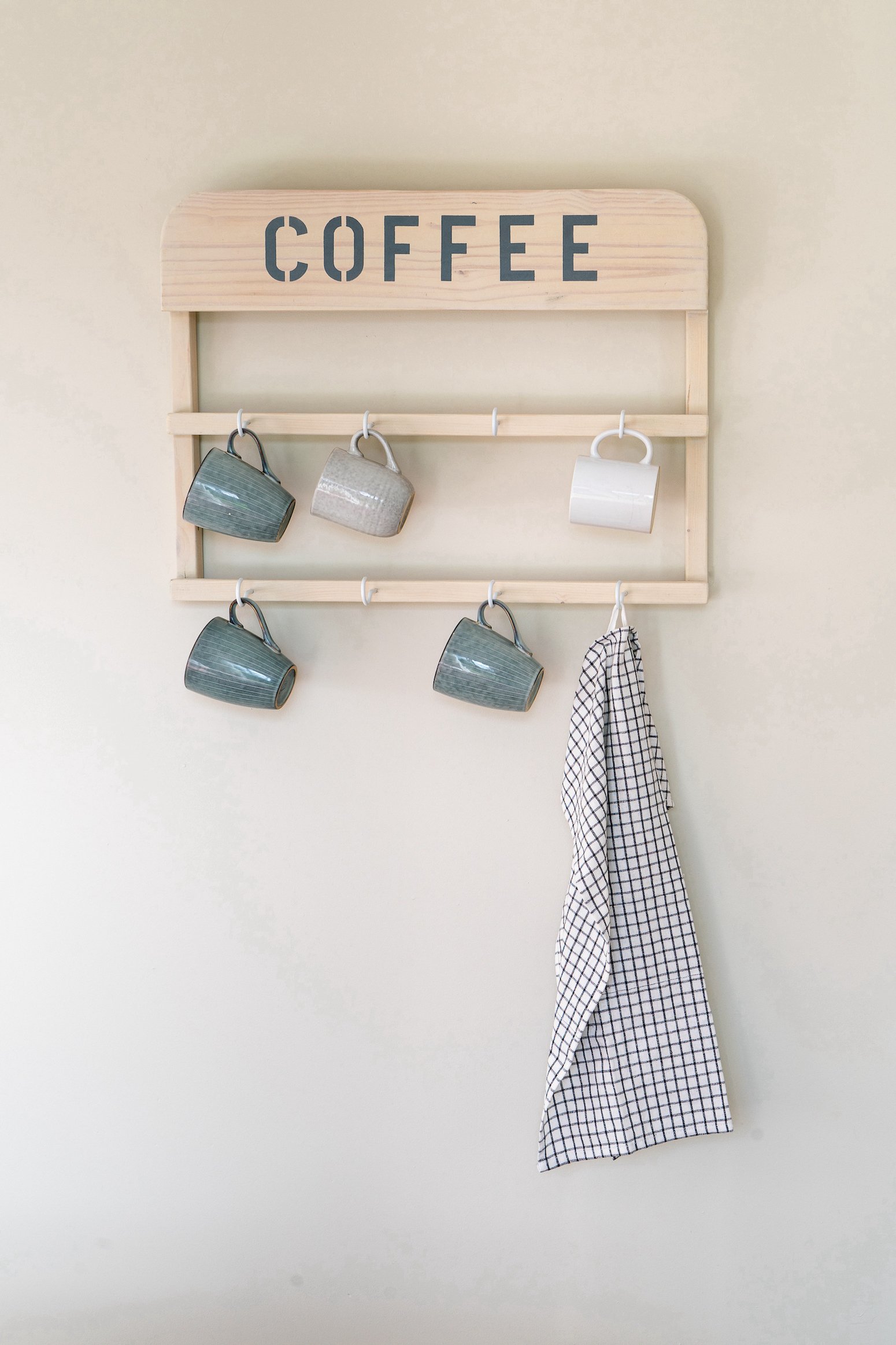 Fabriquer soi-même meuble rangement accroche mug