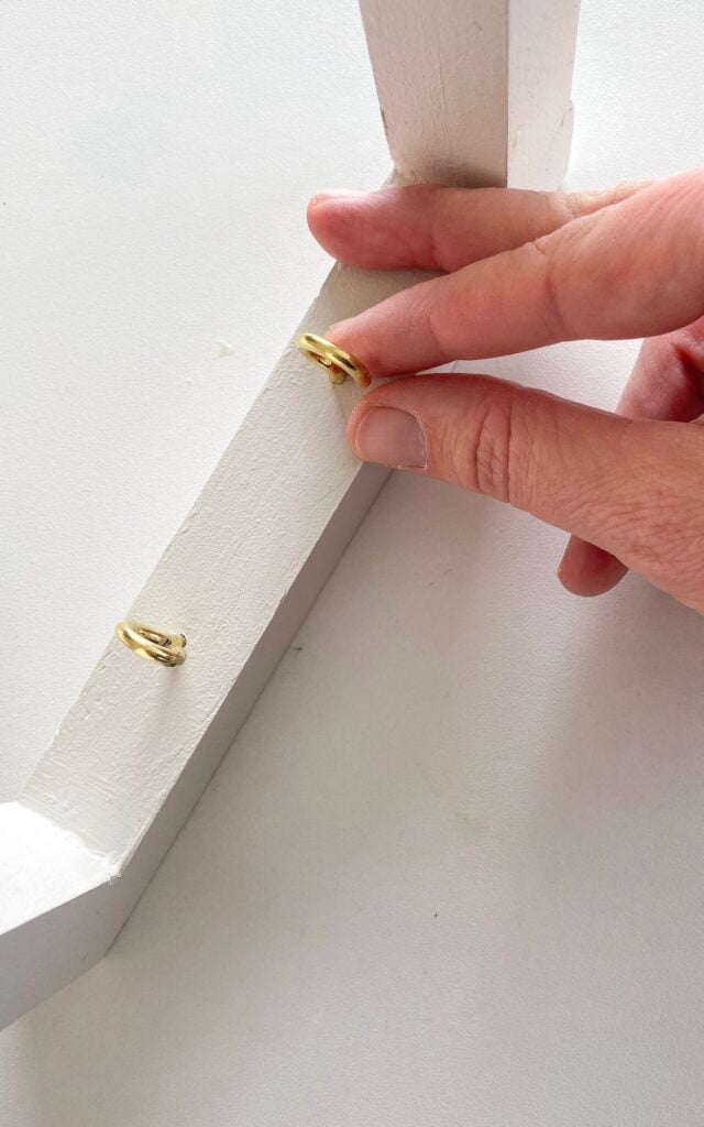 installation crochet vis dans bois