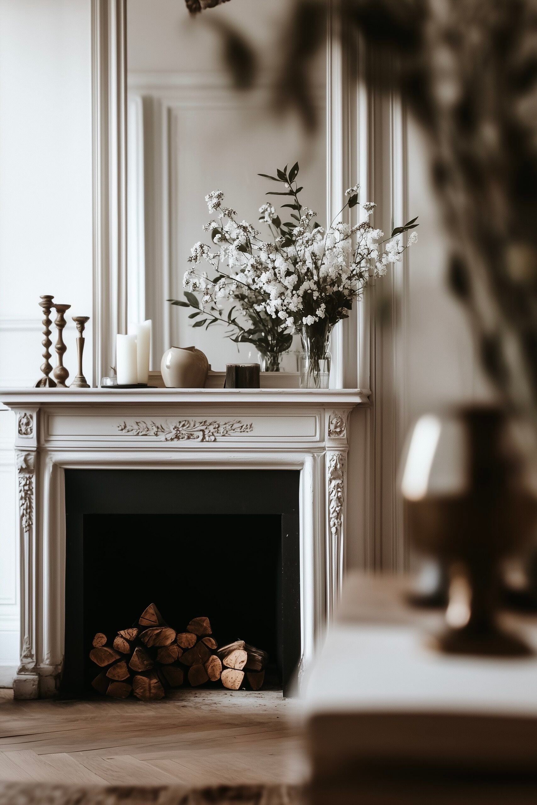 salon ambiance cosy appartement parisien cheminée