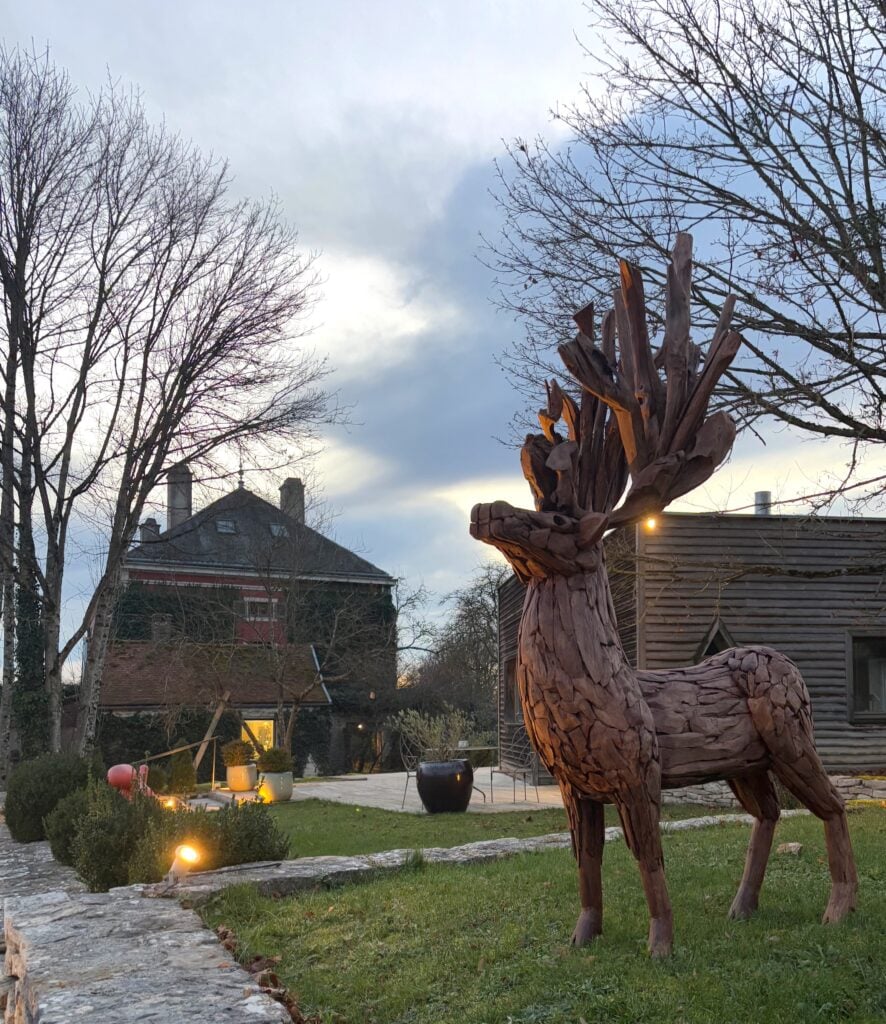 statue extérieure bois cerf