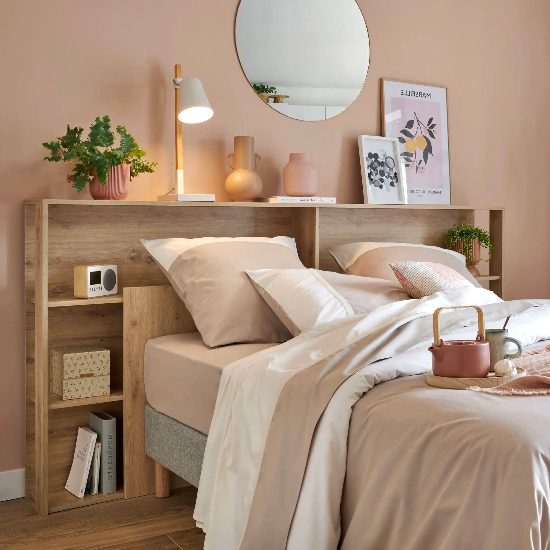 tête de lit rangement bois chambre rose pâle