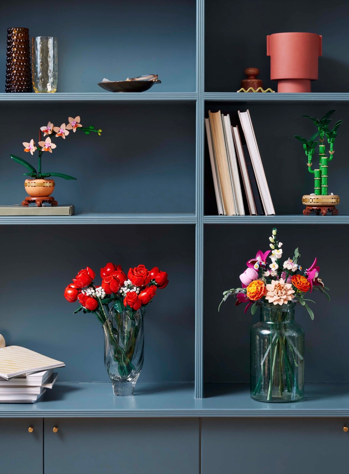 bouquet fleurs Lego décoration bibliothèque bleue