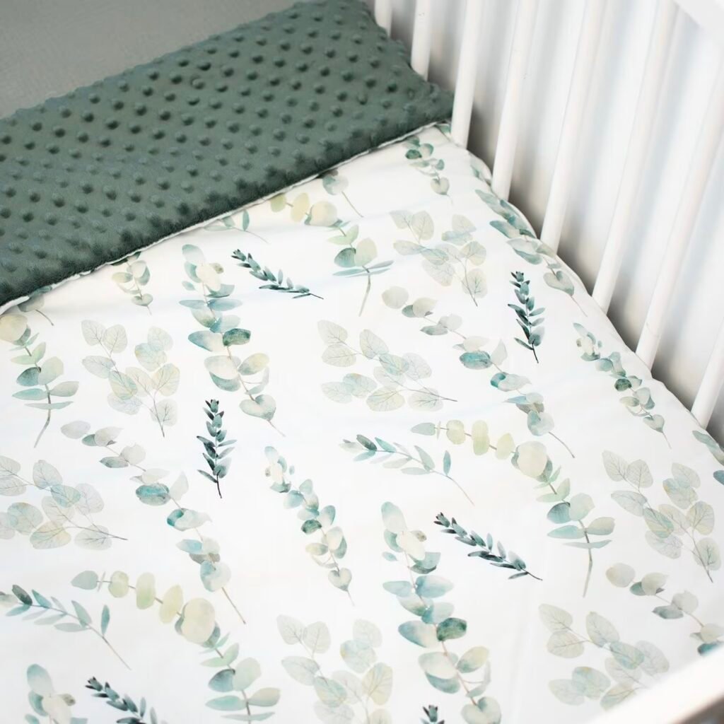 couverture réversible en minky motif eucalyptus