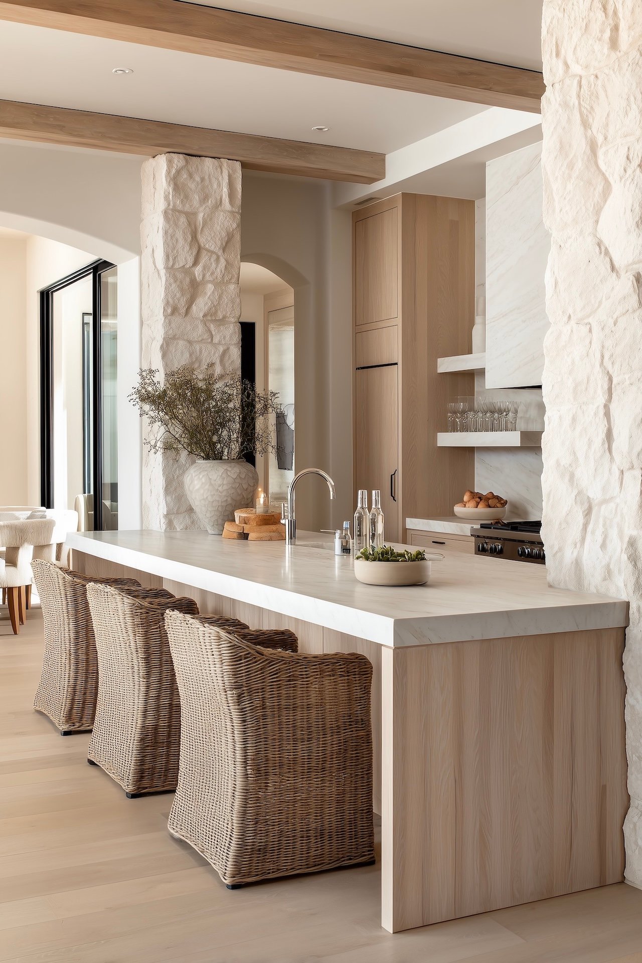 cuisine scandinave ilot bois clair marbre tendances naturelles 2026