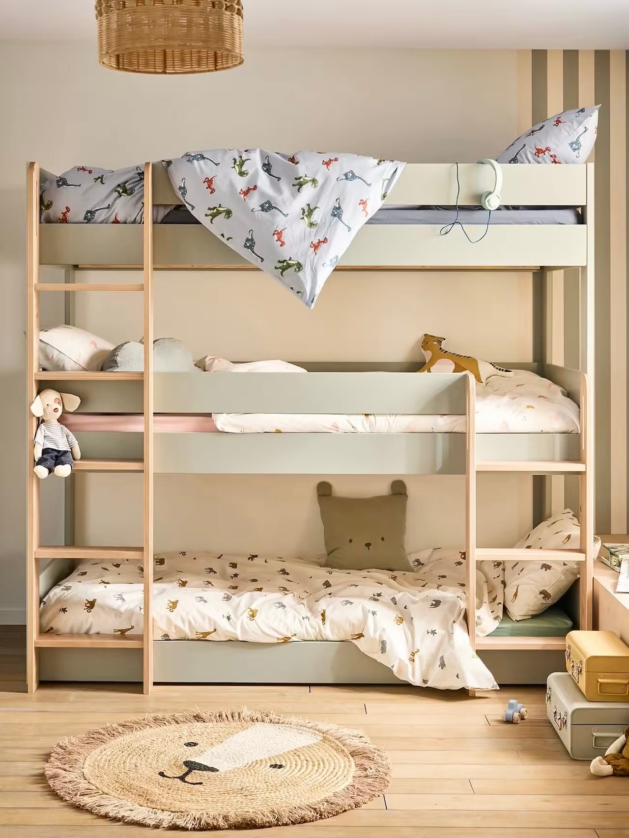 lit superposé triple enfant chambre partagée bois
