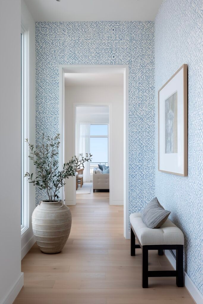 entrée lumineuse avec banc et motifs graphiques