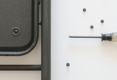 DIY chaise pliante noire clous vis - blog déco - clem around the corner