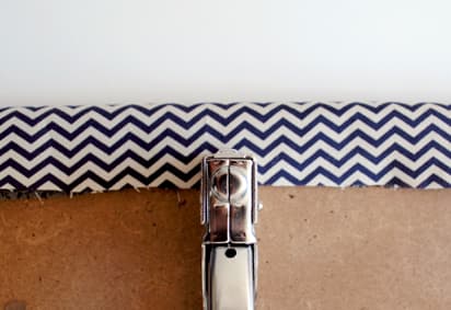 DIY chaise agrafe tissus noir blanc - blog déco - clem around the corner