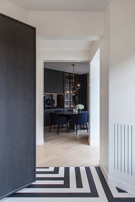 salle a manger ambiance elegante bleu marine maison de 210m2 blog deco clemaroundthecorner